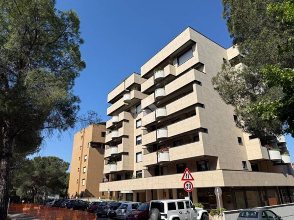 negozio in affitto a Perugia in zona Madonna Alta