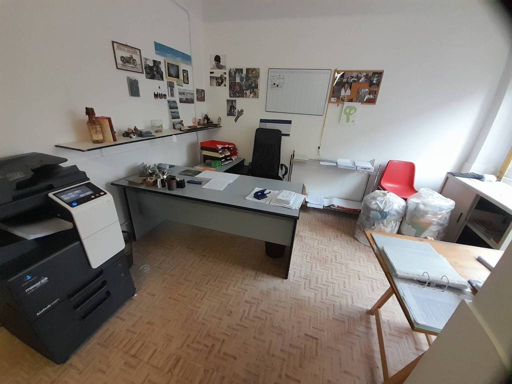 negozio in affitto a Perugia in zona Ferro di Cavallo