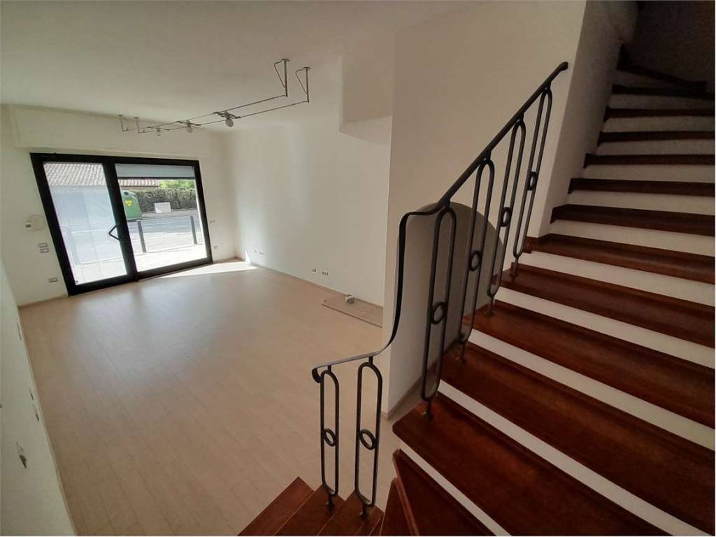 negozio in affitto a Perugia in zona Monteluce