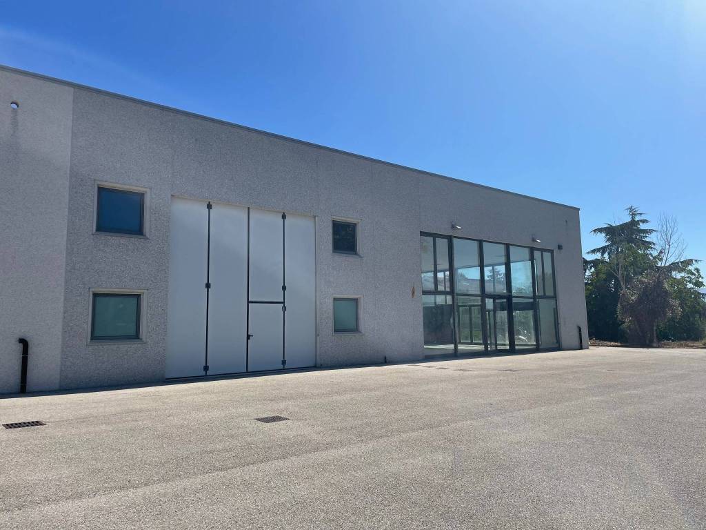 locale commerciale in affitto a Perugia in zona Montebello