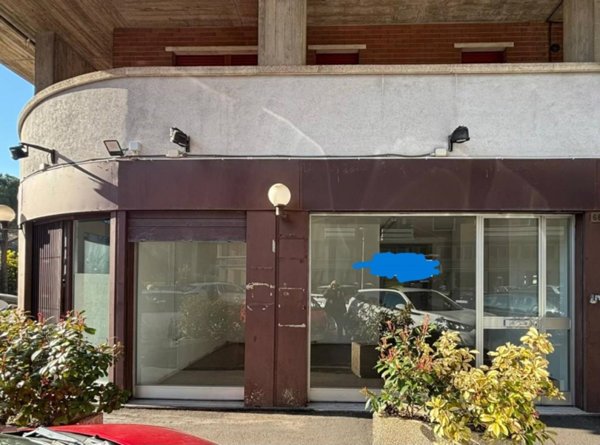 negozio in affitto a Perugia in zona Prepo