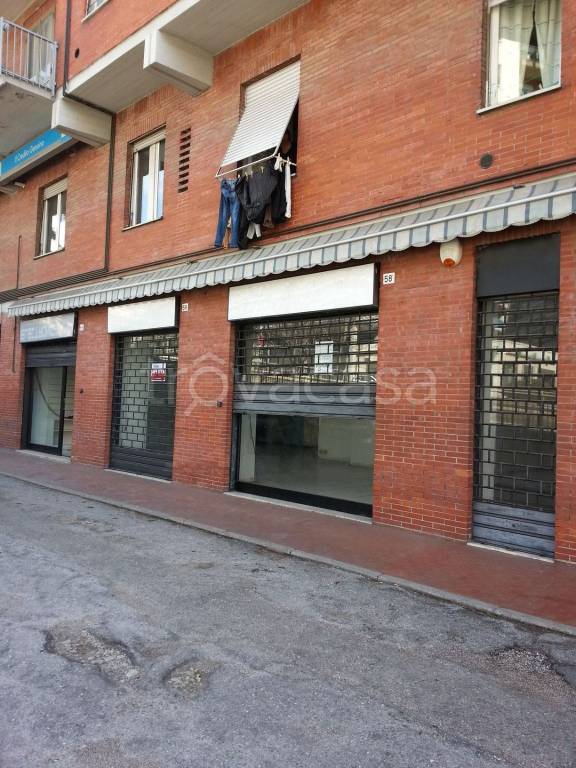 negozio in affitto a Perugia in zona Madonna Alta