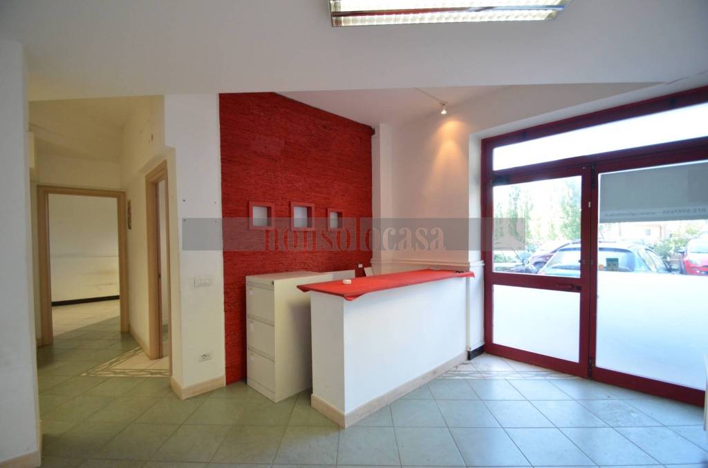 negozio in affitto a Perugia in zona Ponte San Giovanni