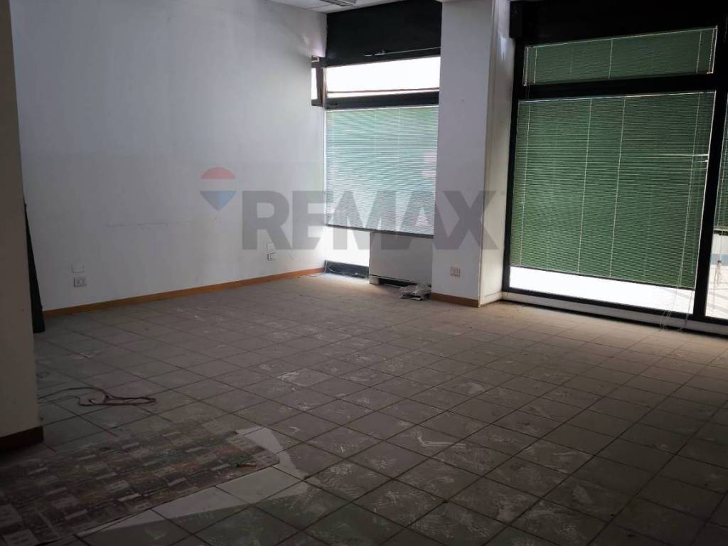 negozio in affitto a Perugia in zona Stazione