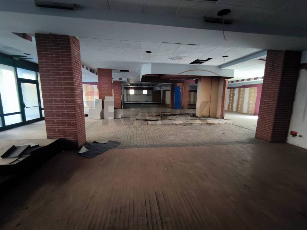 negozio in affitto a Perugia in zona Stazione