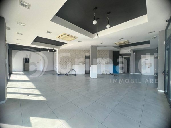 locale commerciale in affitto a Perugia