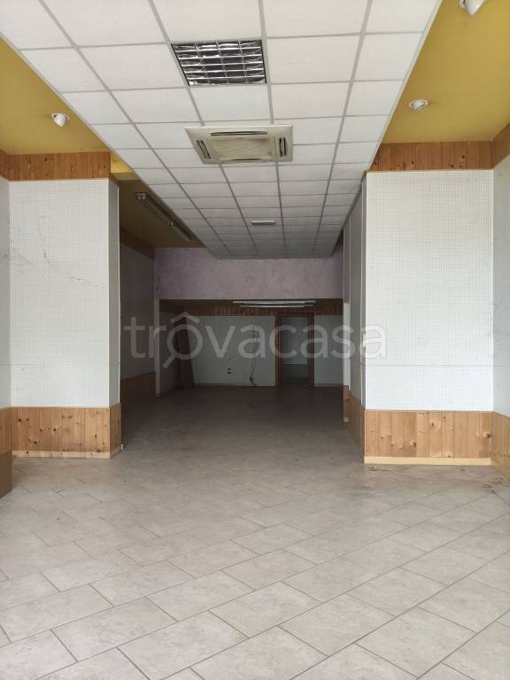 negozio in affitto a Perugia in zona Lacugnano