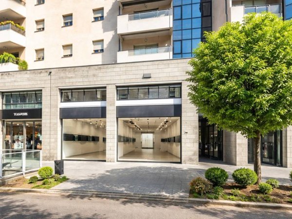 negozio in affitto a Perugia in zona Ponte San Giovanni