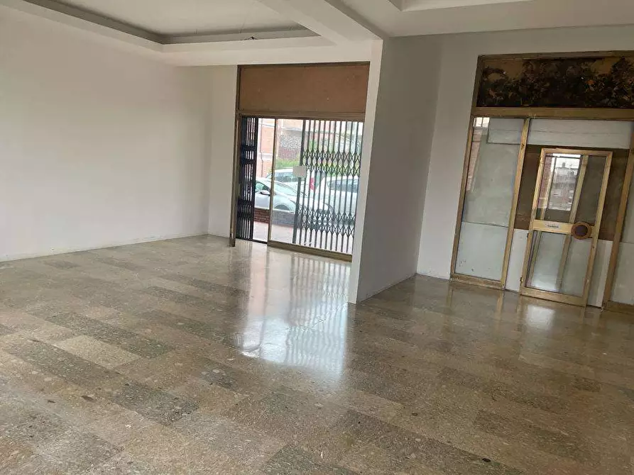 locale commerciale in affitto a Perugia