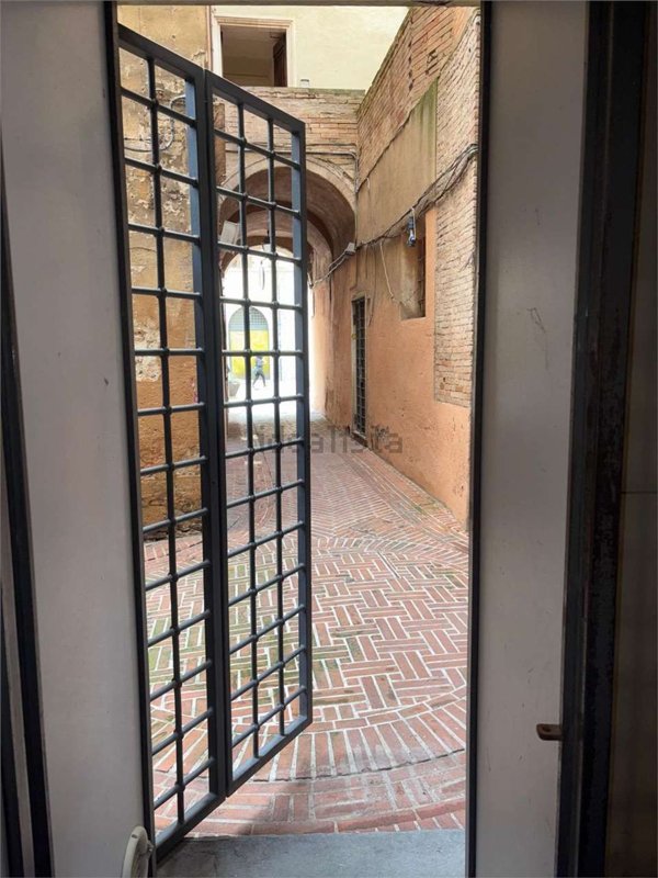 locale commerciale in affitto a Perugia in zona Centro Città