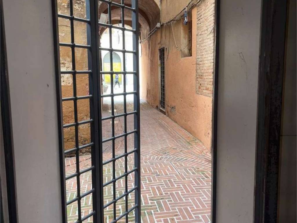negozio in affitto a Perugia in zona Elce