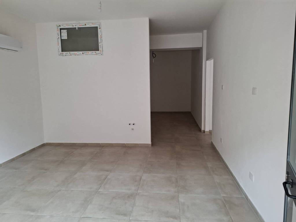 negozio in affitto a Perugia in zona Prepo