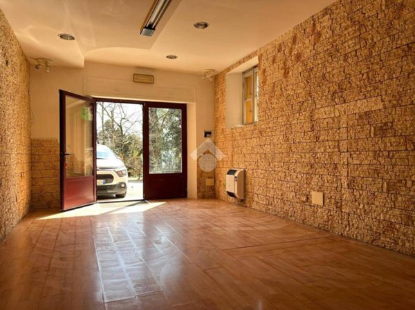 negozio in affitto a Perugia in zona Monteluce