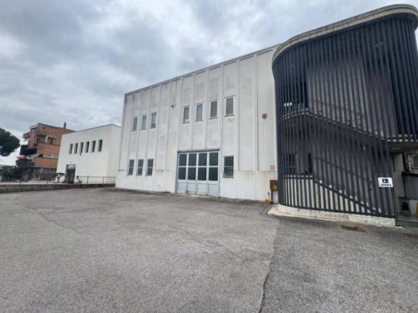 negozio in affitto a Perugia in zona Madonna Alta