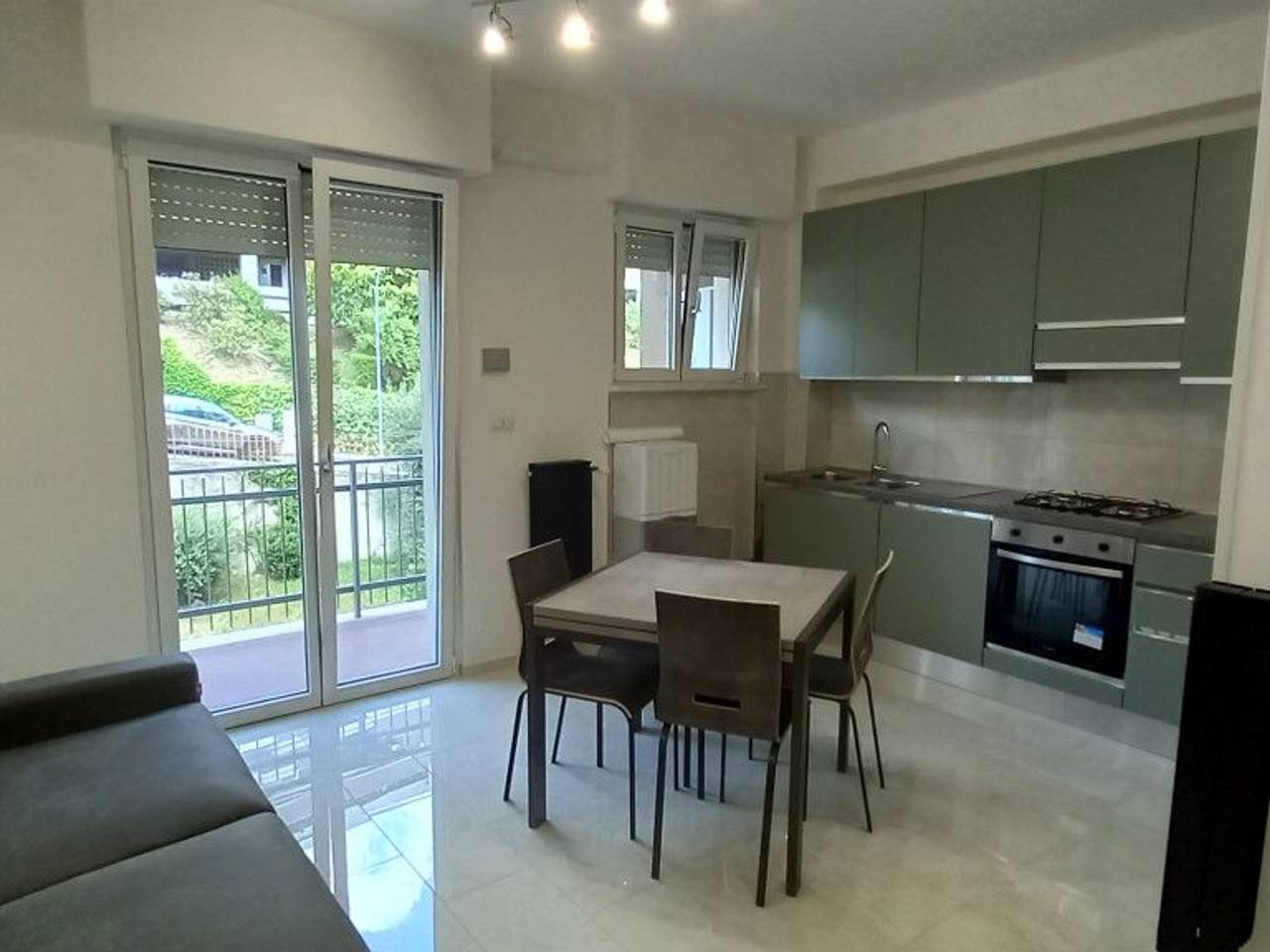 negozio in affitto a Perugia in zona Ferro di Cavallo