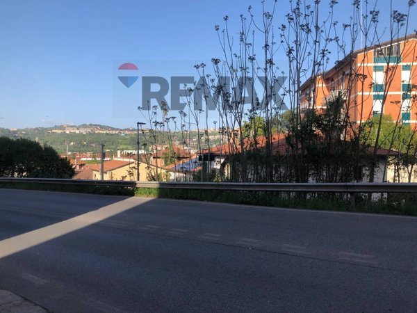 locale commerciale in affitto a Perugia in zona Ferro di Cavallo