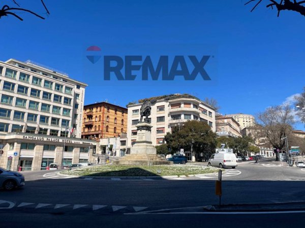 locale commerciale in affitto a Perugia