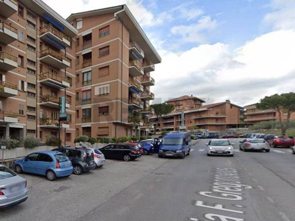 negozio in affitto a Perugia in zona Ferro di Cavallo