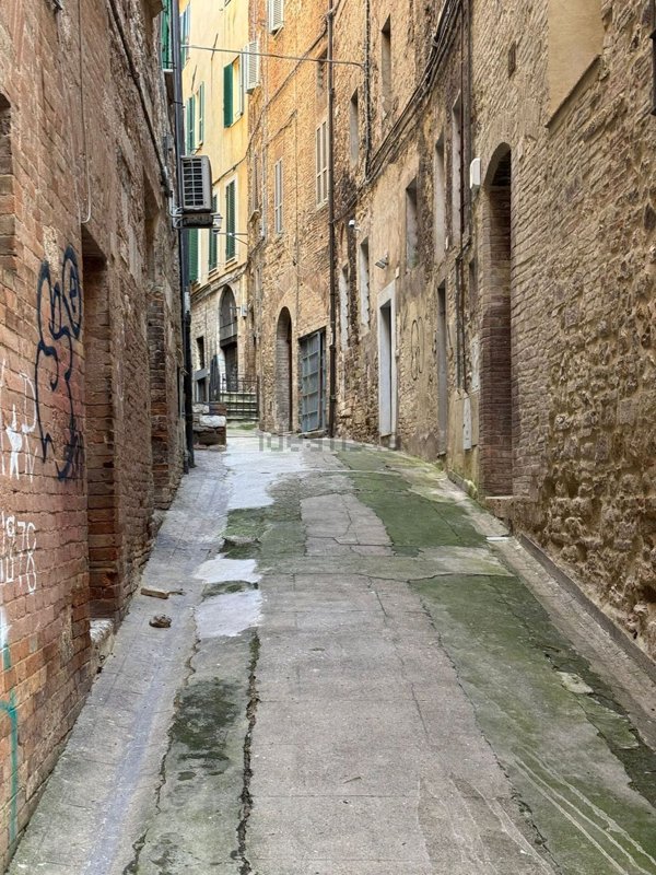 locale di sgombero in affitto a Perugia in zona Centro Città
