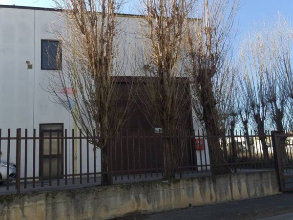 locale commerciale in affitto a Perugia in zona San Sisto