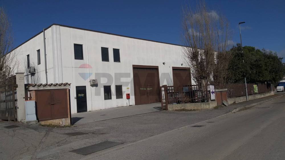 locale di sgombero in affitto a Perugia in zona Sant'Andrea delle Fratte