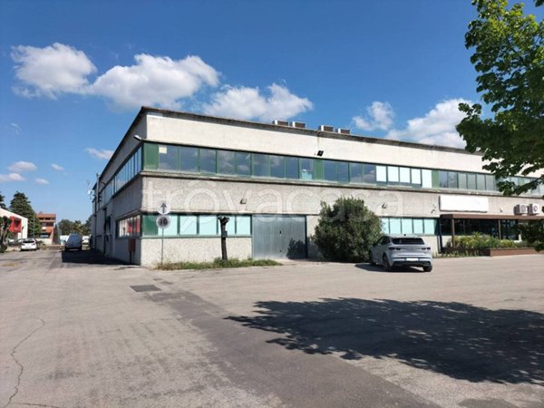 negozio in affitto a Perugia in zona San Sisto