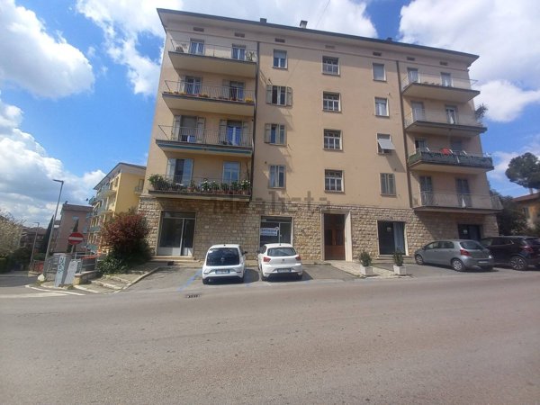 locale commerciale in affitto a Perugia in zona Filosofi