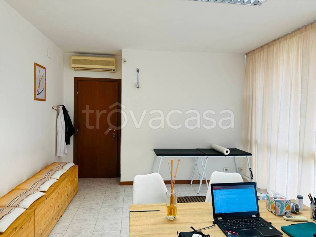 ufficio in affitto a Perugia in zona Lacugnano