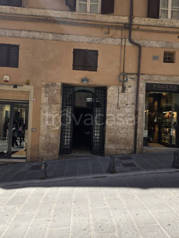 negozio in affitto a Perugia in zona Centro Città