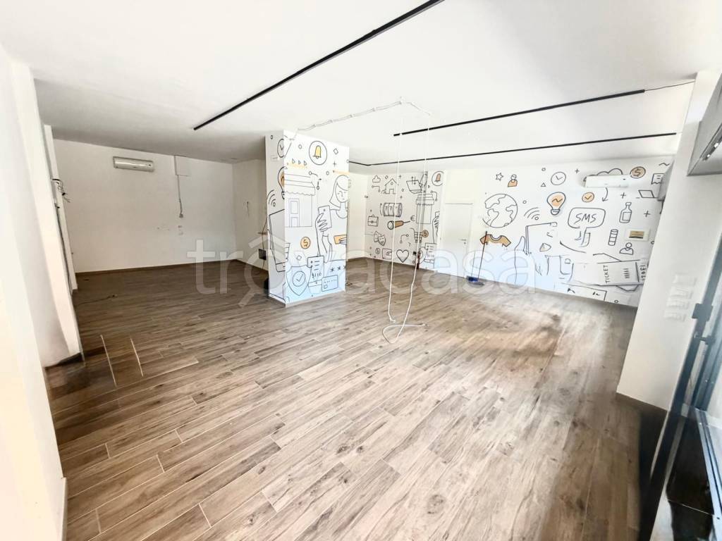 negozio in affitto a Perugia in zona Elce