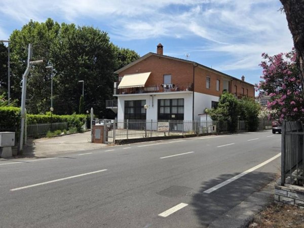 negozio in affitto a Perugia in zona Madonna Alta