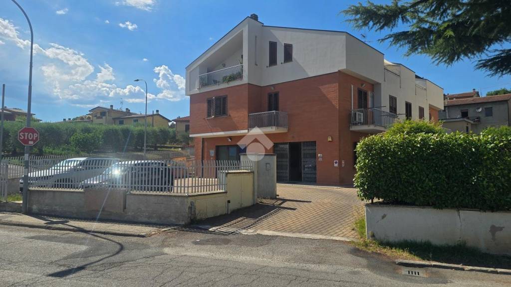 negozio in affitto a Perugia in zona Sant'Egidio