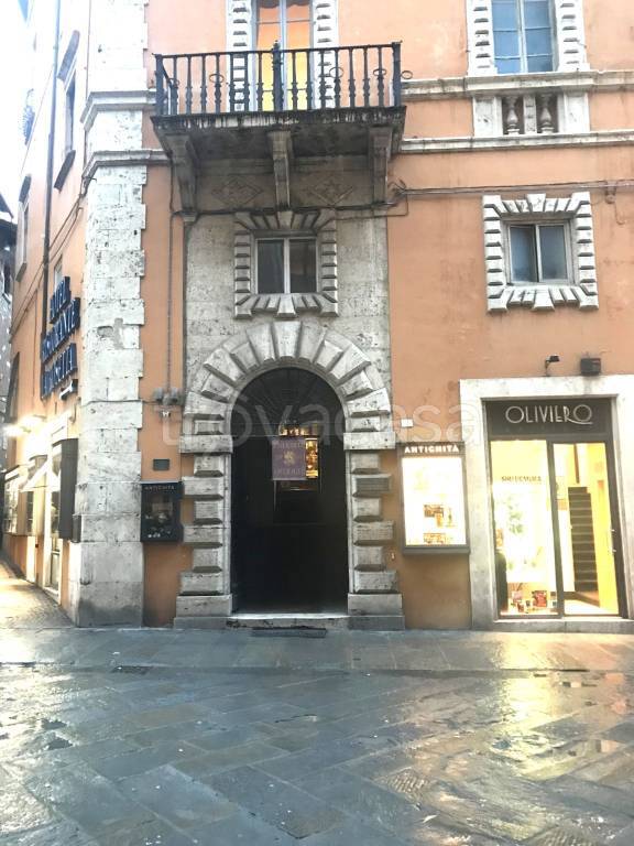 negozio in affitto a Perugia in zona Centro Città