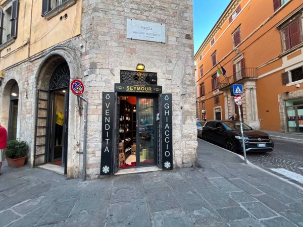 negozio in affitto a Perugia in zona Elce