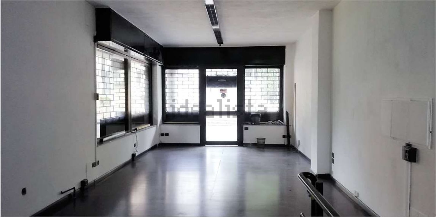 locale commerciale in affitto a Perugia in zona Case Bruciate