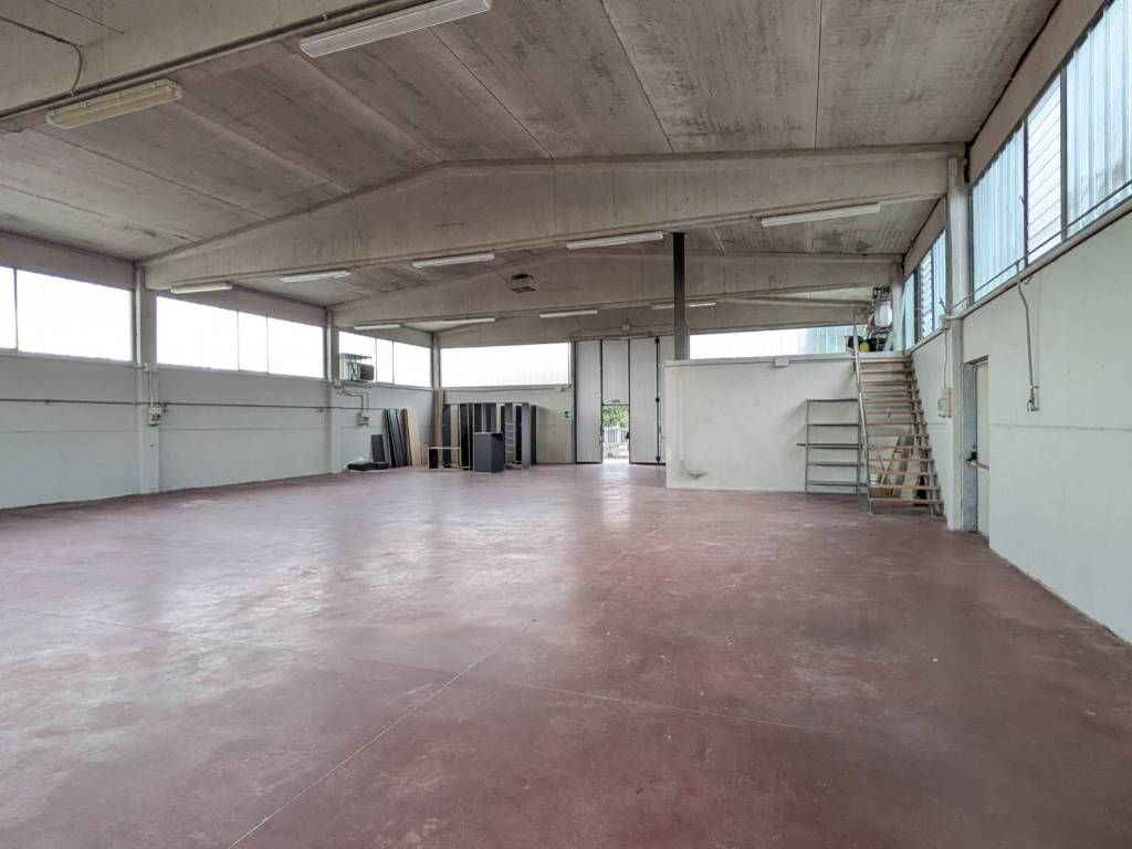 locale di sgombero in affitto a San Giustino in zona Selci/Lama