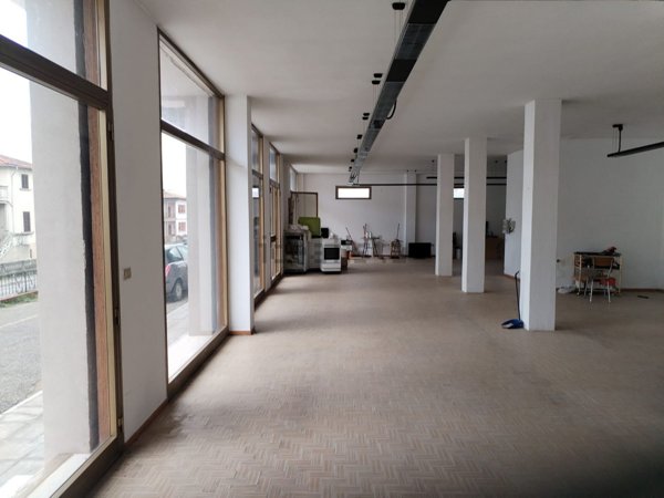 locale commerciale in affitto a San Giustino