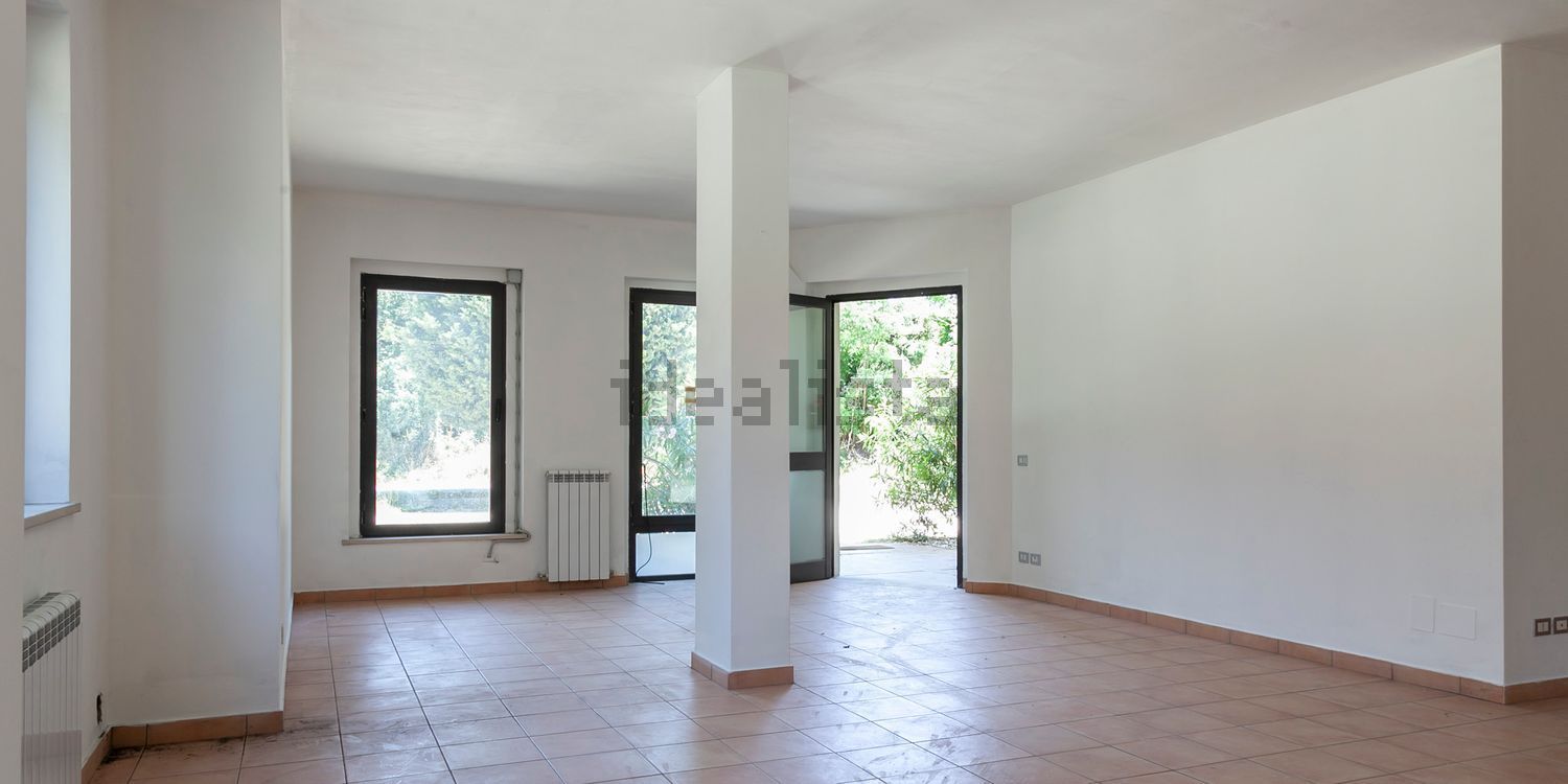 locale commerciale in affitto a Spello