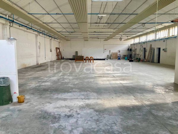 locale commerciale in affitto a Spello in zona Capitan Loreto