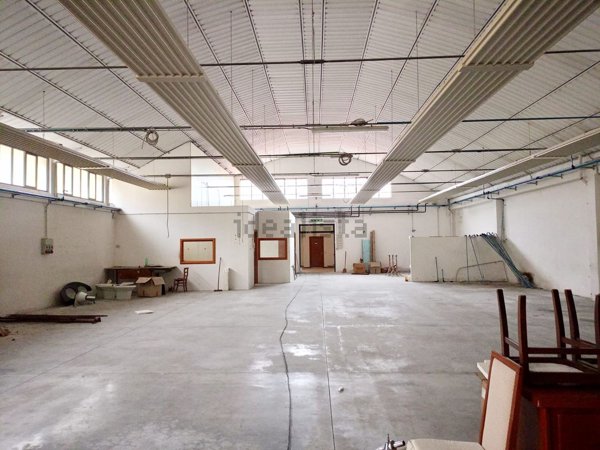 capannone in affitto a Spello