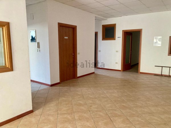 capannone in affitto a Spello