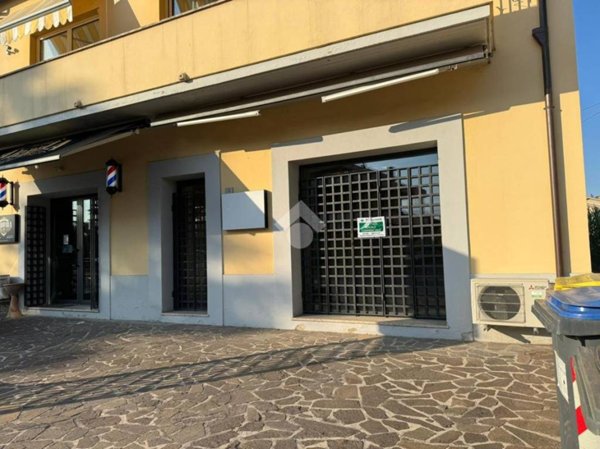 negozio in affitto a Spello in zona Capitan Loreto