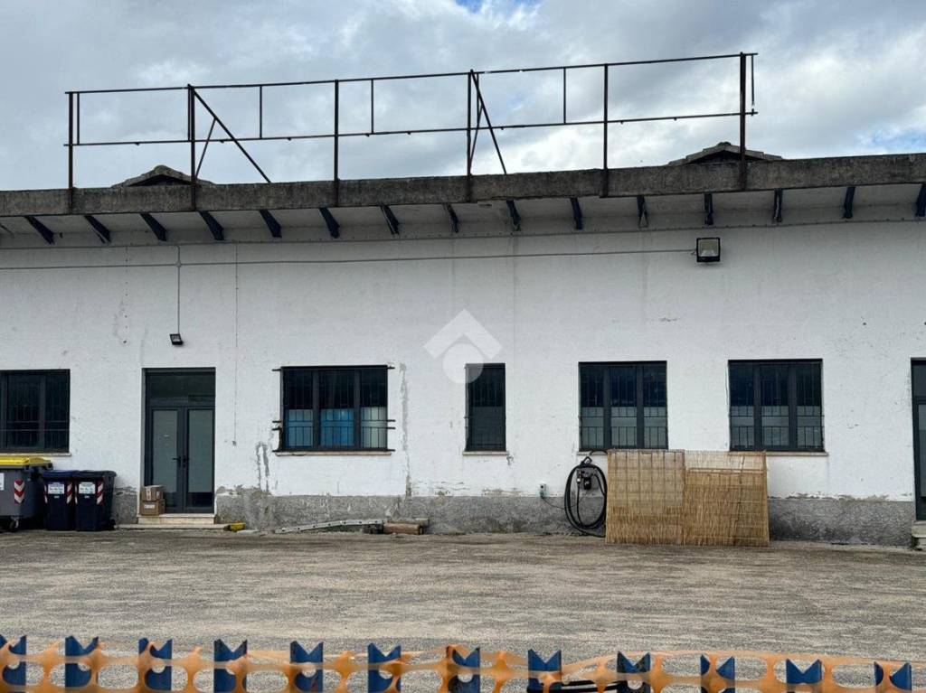 locale commerciale in affitto a Spello in zona Capitan Loreto