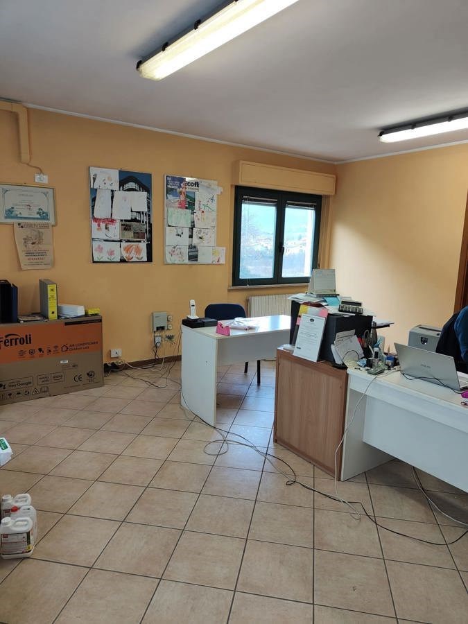 locale commerciale in affitto a Spoleto in zona San Giovanni di Baiano