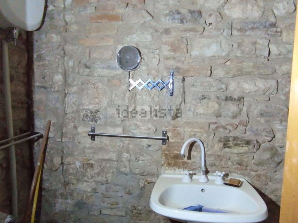 locale commerciale in affitto a Spoleto
