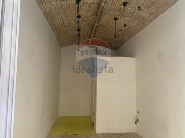 locale commerciale in affitto a Spoleto