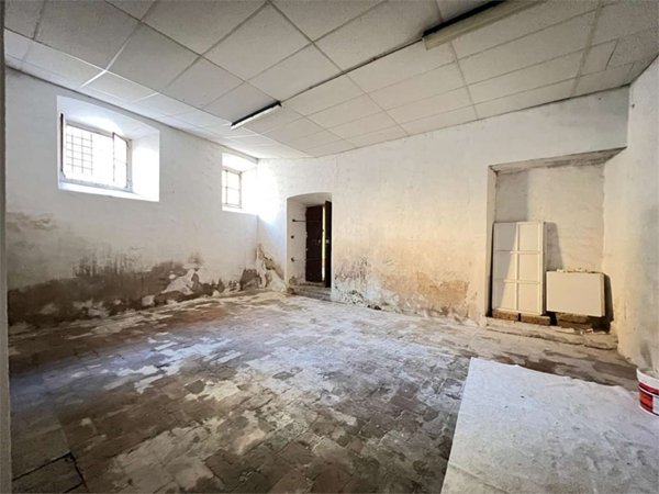 locale commerciale in affitto a Spoleto
