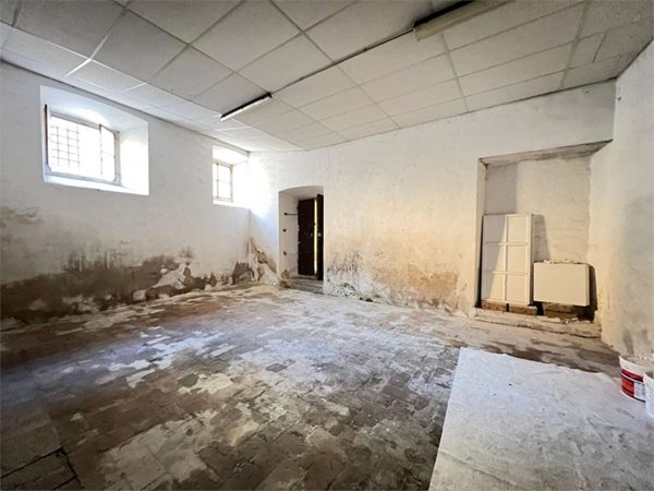 locale commerciale in affitto a Spoleto