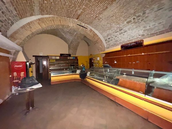 locale commerciale in affitto a Spoleto