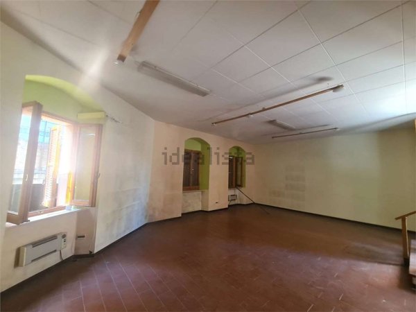 locale commerciale in affitto a Spoleto